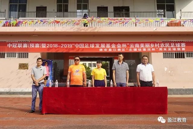 伊朗国足在洛杉矶体育场留下手写感谢字条