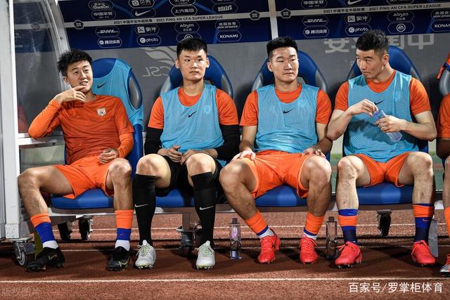 周琦隔离中连发天气照 高诗岩以杜甫名句回应